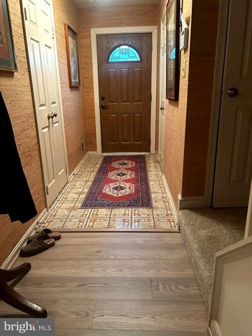 7520 AMESBURY CT, Alexandria, VA 22315