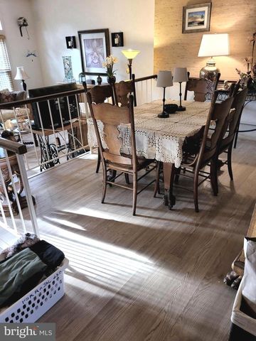 7520 AMESBURY CT, Alexandria, VA 22315