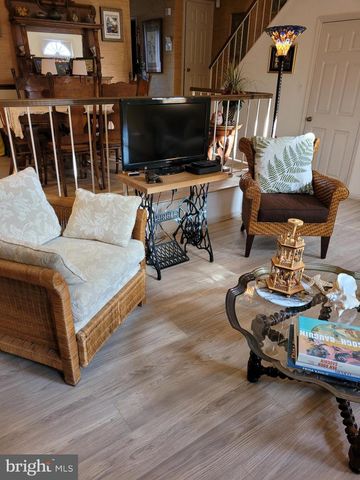 7520 AMESBURY CT, Alexandria, VA 22315