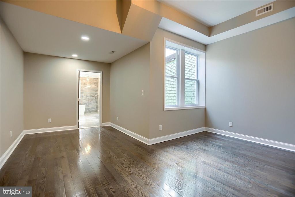 Image 16 of property listing at 1811 MADISON AVE, Baltimore, MD 21217