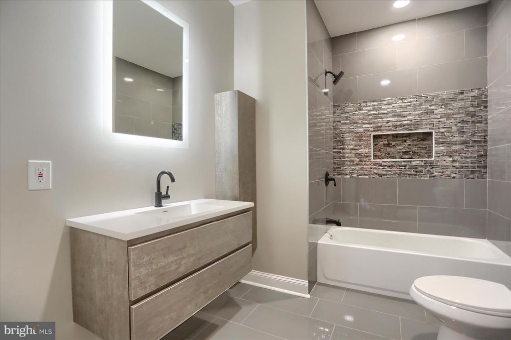 Image 25 of property listing at 1811 MADISON AVE, Baltimore, MD 21217