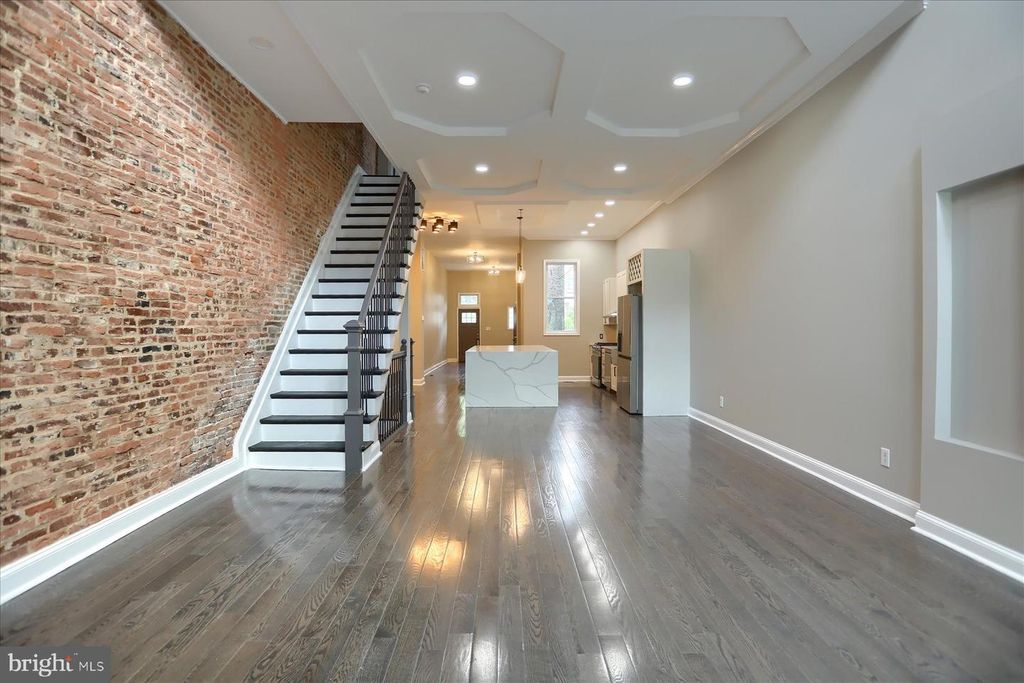Image 5 of property listing at 1811 MADISON AVE, Baltimore, MD 21217