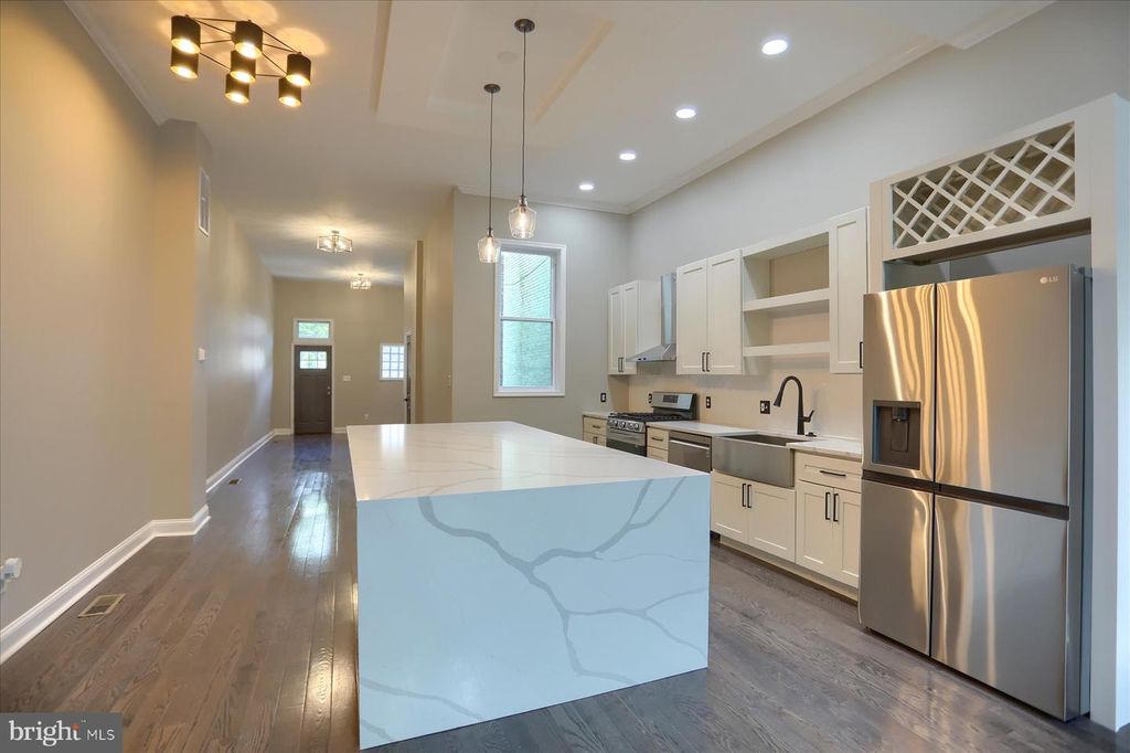 Image 8 of property listing at 1811 MADISON AVE, Baltimore, MD 21217