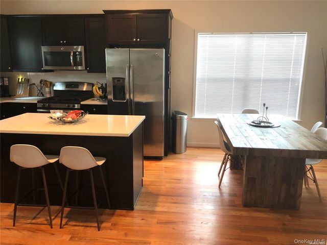 9 Mohegan Avenue A, Port Washington, NY 11050