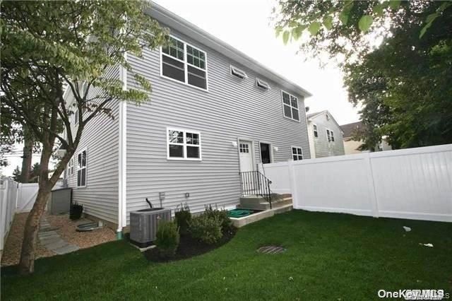 9 Mohegan Avenue A, Port Washington, NY 11050