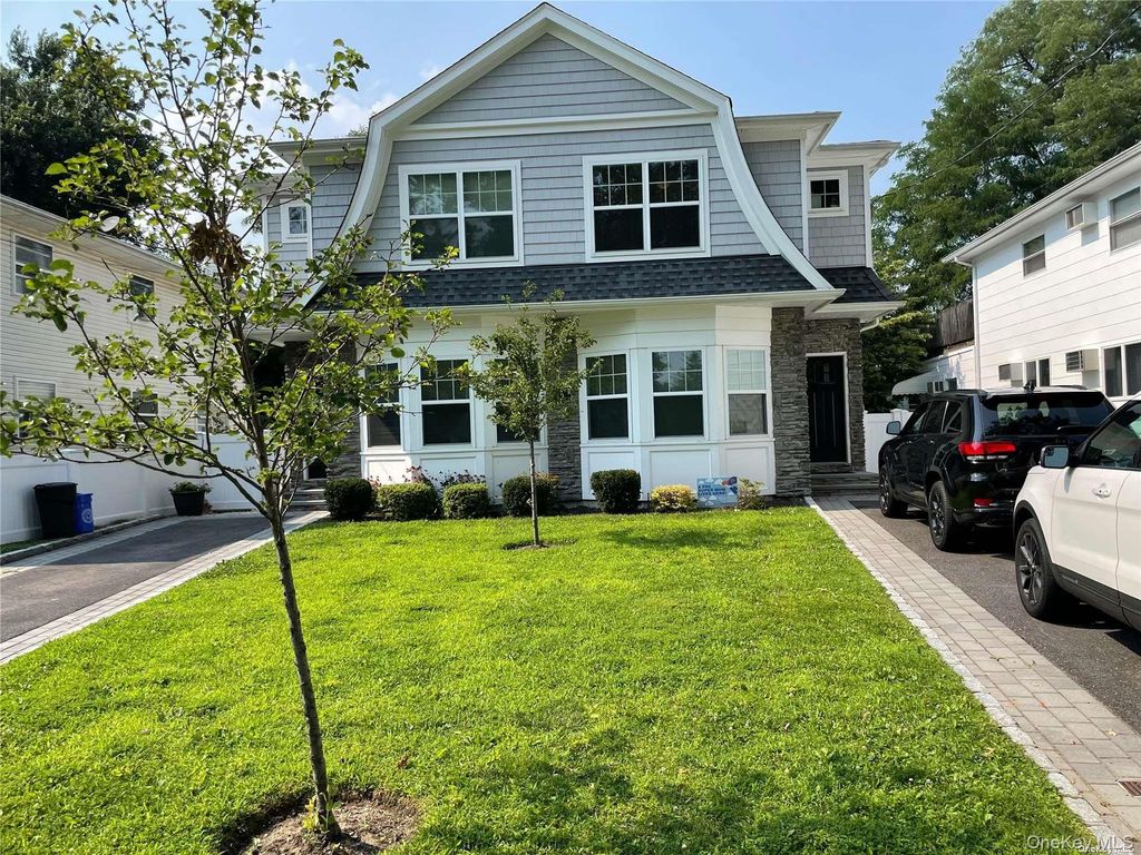 9 Mohegan Avenue A, Port Washington, NY 11050