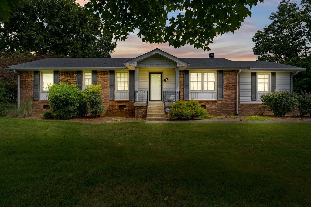 1509 Burchett Dr, Lebanon, TN 37087