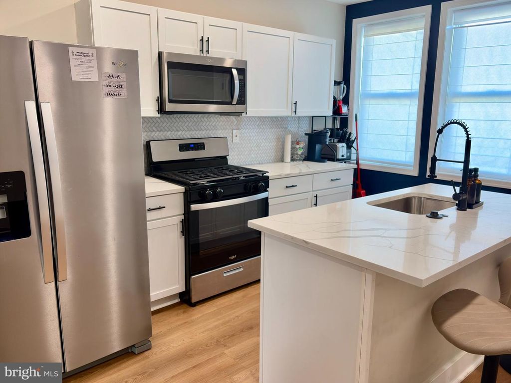 Image 3 of property listing at 129 N ROSE ST, Baltimore, MD 21224