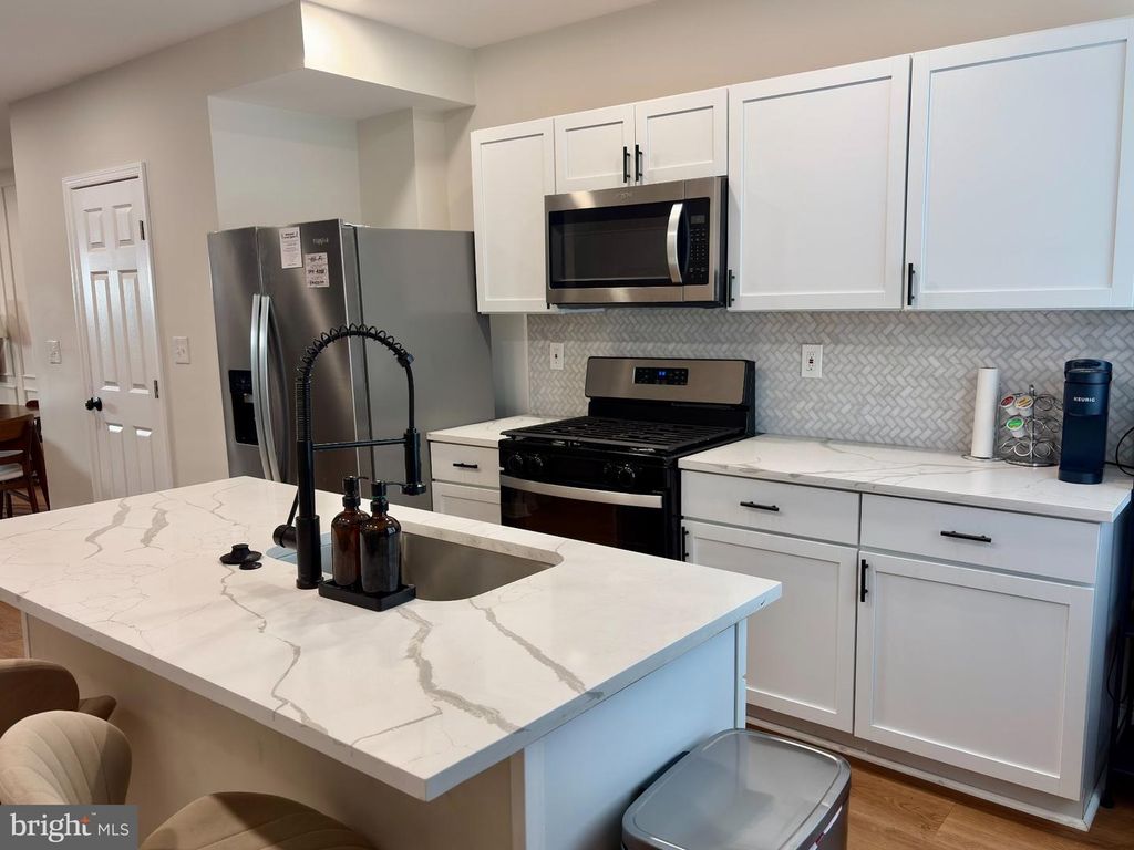 Image 4 of property listing at 129 N ROSE ST, Baltimore, MD 21224