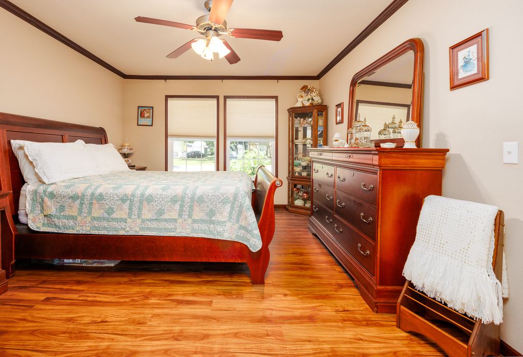 Image 13 of property listing at 508 INDIANA Avenue, Salem, IL 62881