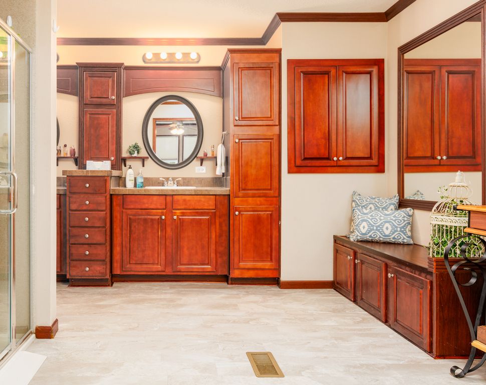 Image 15 of property listing at 508 INDIANA Avenue, Salem, IL 62881