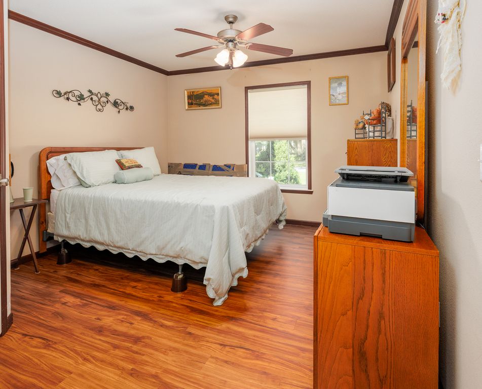 Image 18 of property listing at 508 INDIANA Avenue, Salem, IL 62881