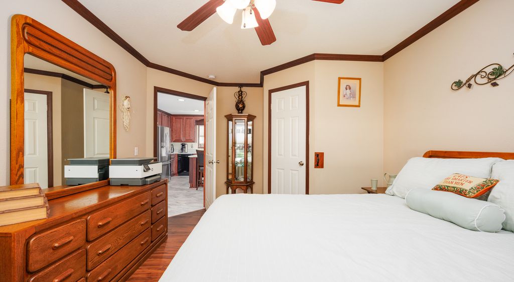 Image 19 of property listing at 508 INDIANA Avenue, Salem, IL 62881