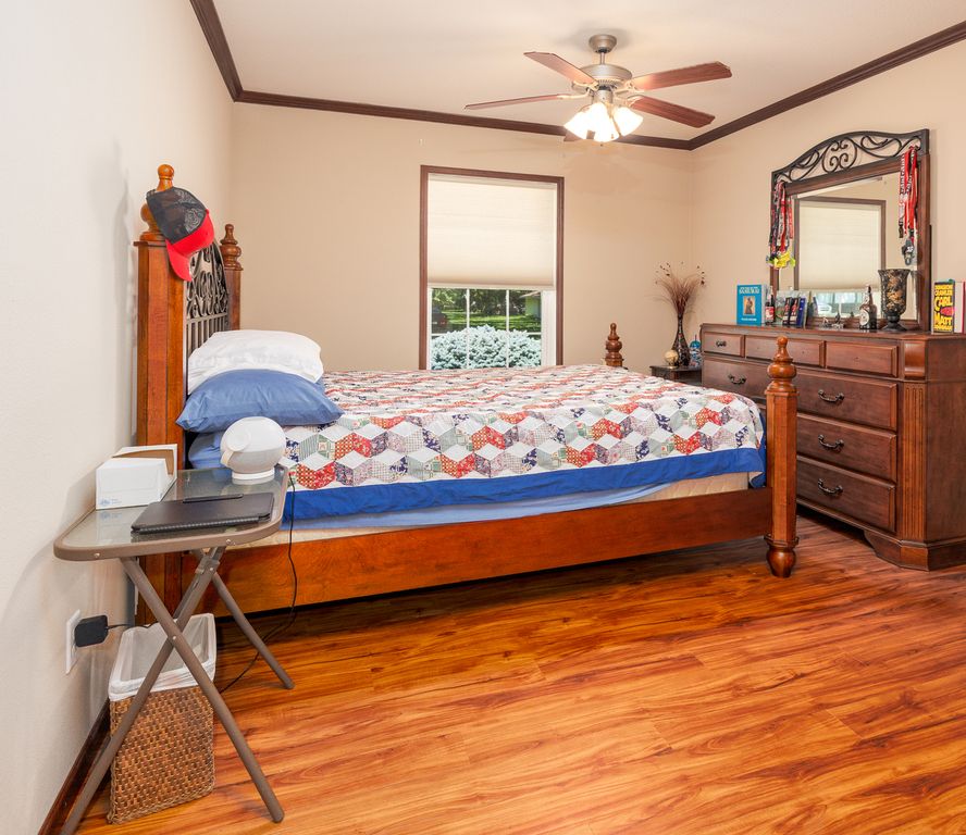 Image 21 of property listing at 508 INDIANA Avenue, Salem, IL 62881