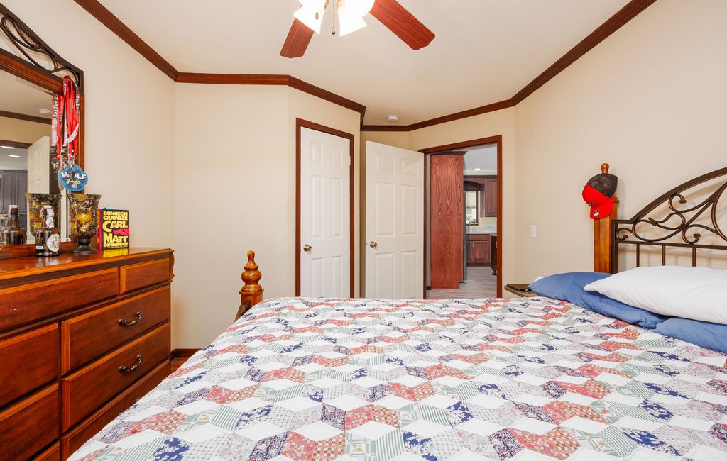 Image 22 of property listing at 508 INDIANA Avenue, Salem, IL 62881