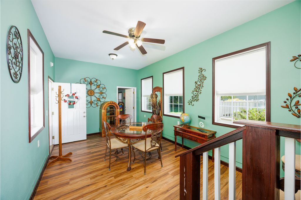 Image 23 of property listing at 508 INDIANA Avenue, Salem, IL 62881