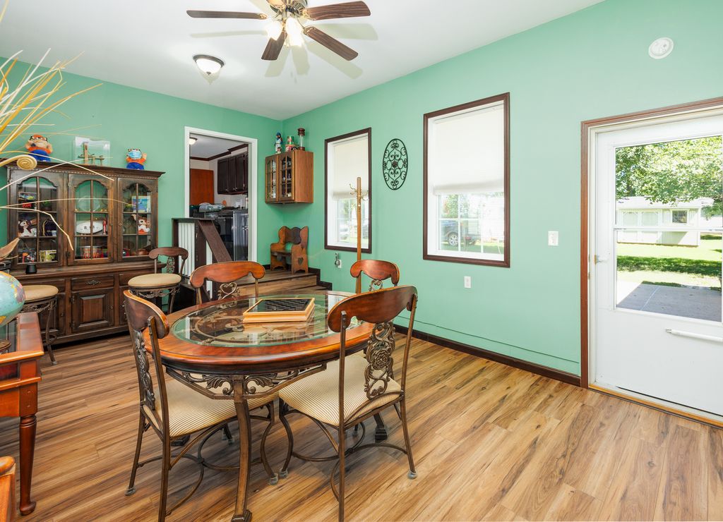 Image 24 of property listing at 508 INDIANA Avenue, Salem, IL 62881