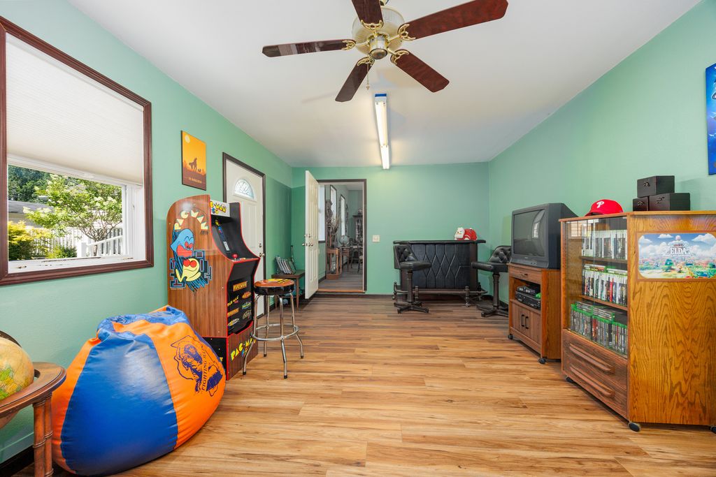 Image 25 of property listing at 508 INDIANA Avenue, Salem, IL 62881