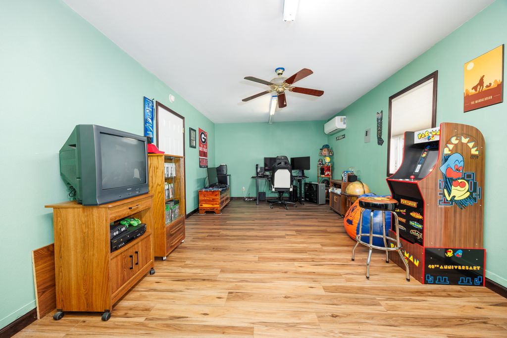 Image 26 of property listing at 508 INDIANA Avenue, Salem, IL 62881