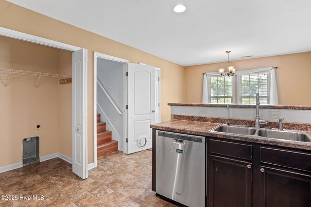 512 SW Southwest Ridge Drive, Richlands, NC 28574