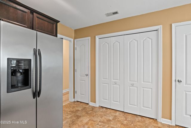 512 SW Southwest Ridge Drive, Richlands, NC 28574