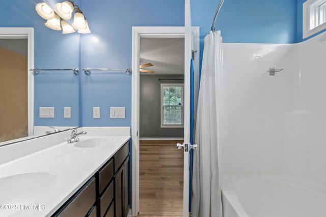 512 SW Southwest Ridge Drive, Richlands, NC 28574