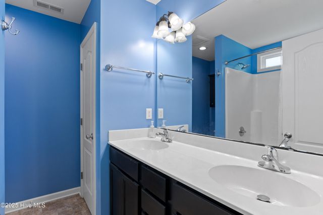 512 SW Southwest Ridge Drive, Richlands, NC 28574