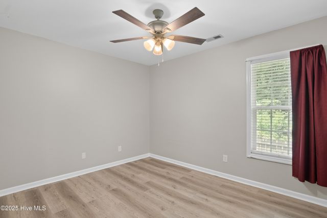 512 SW Southwest Ridge Drive, Richlands, NC 28574