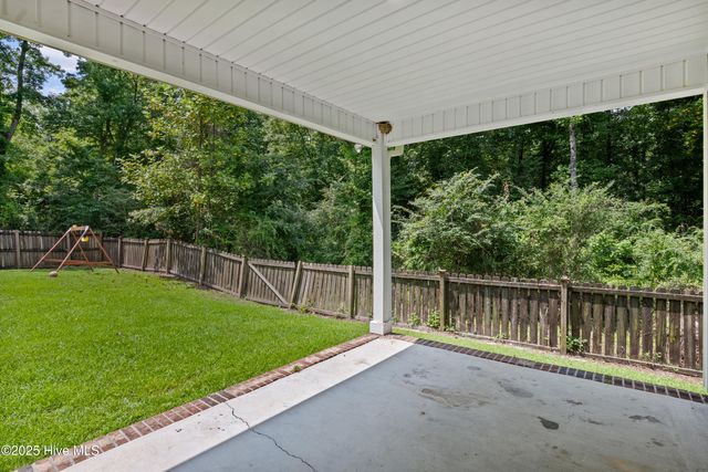 512 SW Southwest Ridge Drive, Richlands, NC 28574