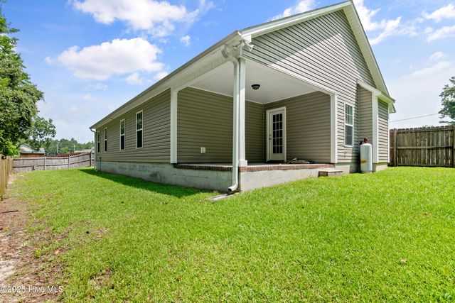 512 SW Southwest Ridge Drive, Richlands, NC 28574