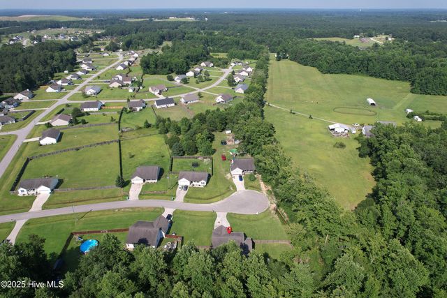 512 SW Southwest Ridge Drive, Richlands, NC 28574