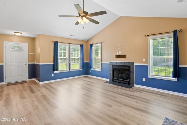 512 SW Southwest Ridge Drive, Richlands, NC 28574