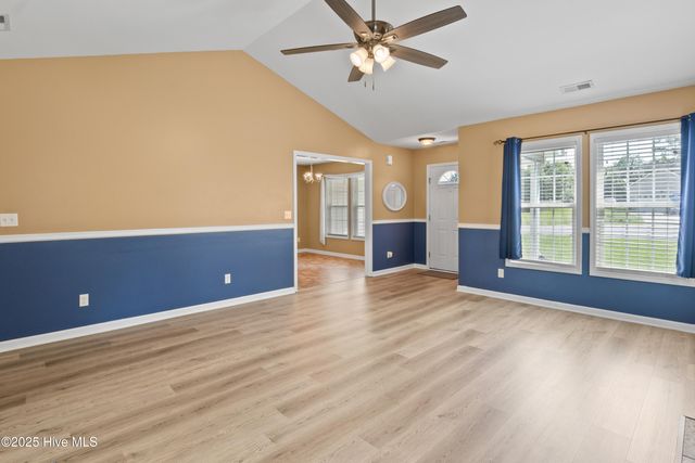 512 SW Southwest Ridge Drive, Richlands, NC 28574
