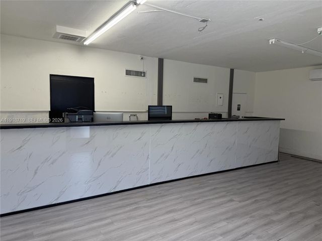 3990 NW 26th St, Miami, FL 33142