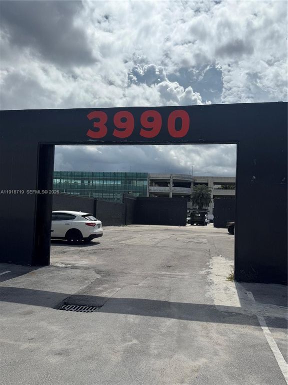 3990 NW 26th St, Miami, FL 33142