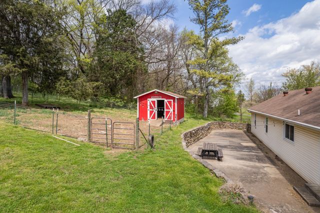 511 N Main St, Cornersville, TN 37047