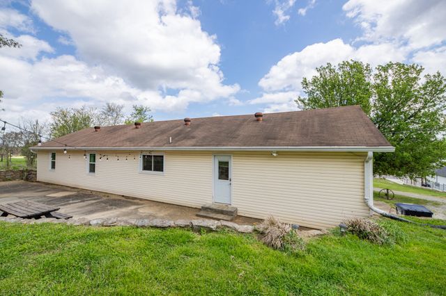 511 N Main St, Cornersville, TN 37047