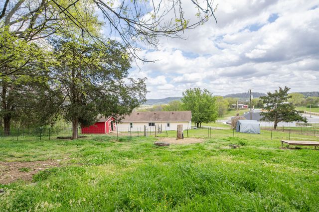 511 N Main St, Cornersville, TN 37047