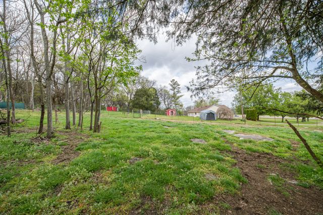 511 N Main St, Cornersville, TN 37047