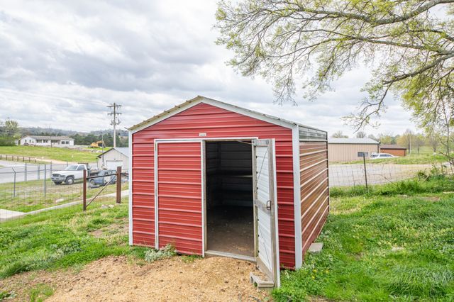 511 N Main St, Cornersville, TN 37047