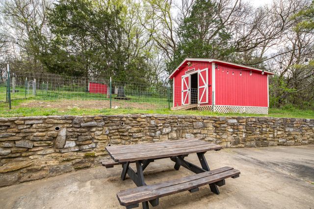 511 N Main St, Cornersville, TN 37047