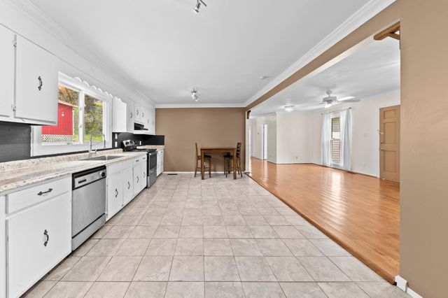 511 N Main St, Cornersville, TN 37047