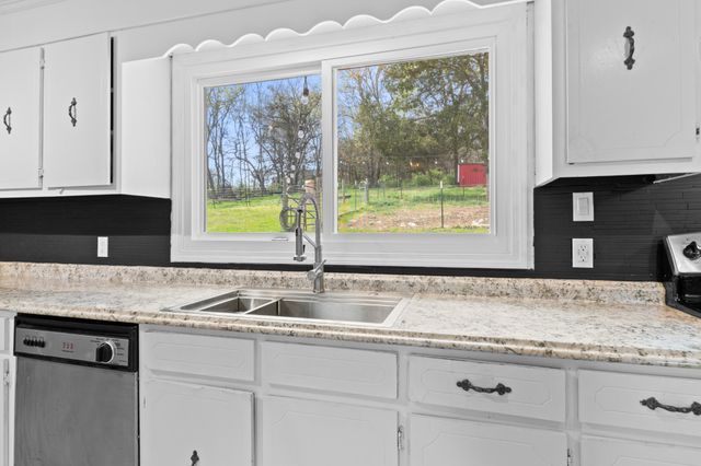 511 N Main St, Cornersville, TN 37047