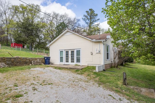 511 N Main St, Cornersville, TN 37047