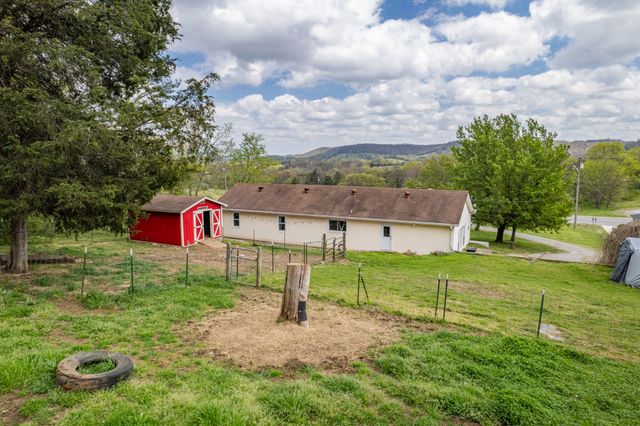 511 N Main St, Cornersville, TN 37047