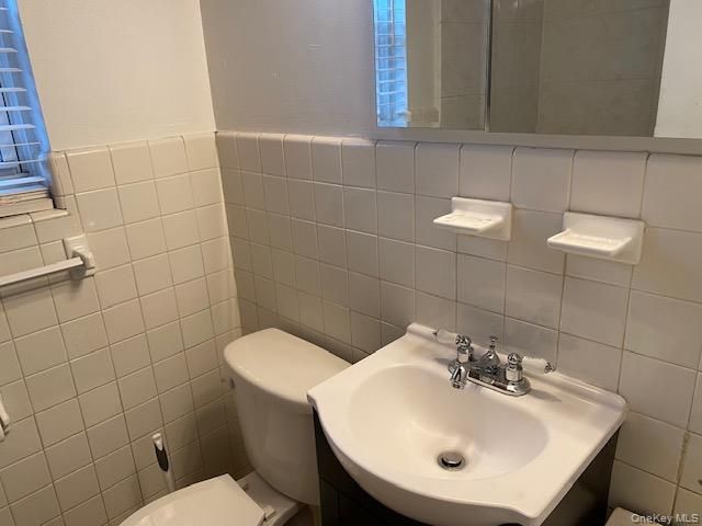 72-31 Little Neck Parkway G-1, Glen Oaks, NY 11004