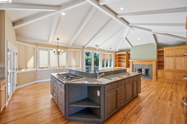 1920 Joseph Dr, Moraga, CA 94556