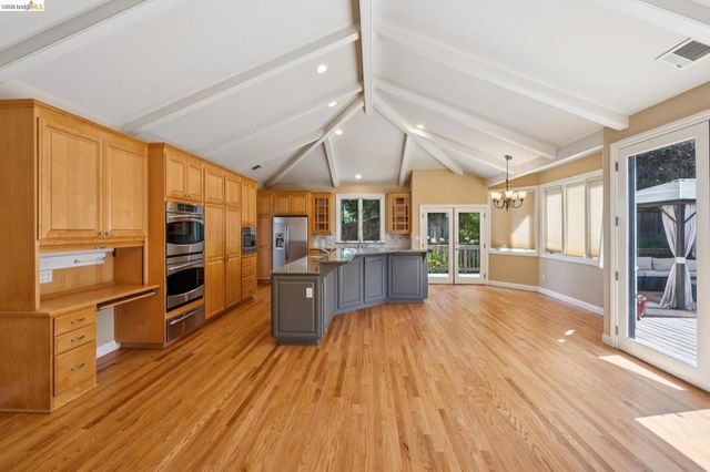 1920 Joseph Dr, Moraga, CA 94556