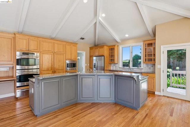 1920 Joseph Dr, Moraga, CA 94556