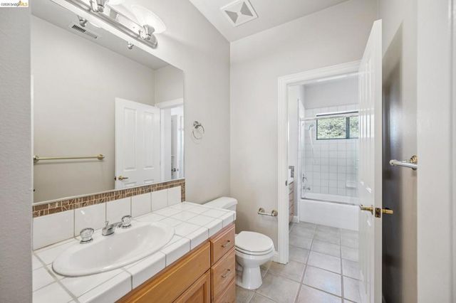1920 Joseph Dr, Moraga, CA 94556